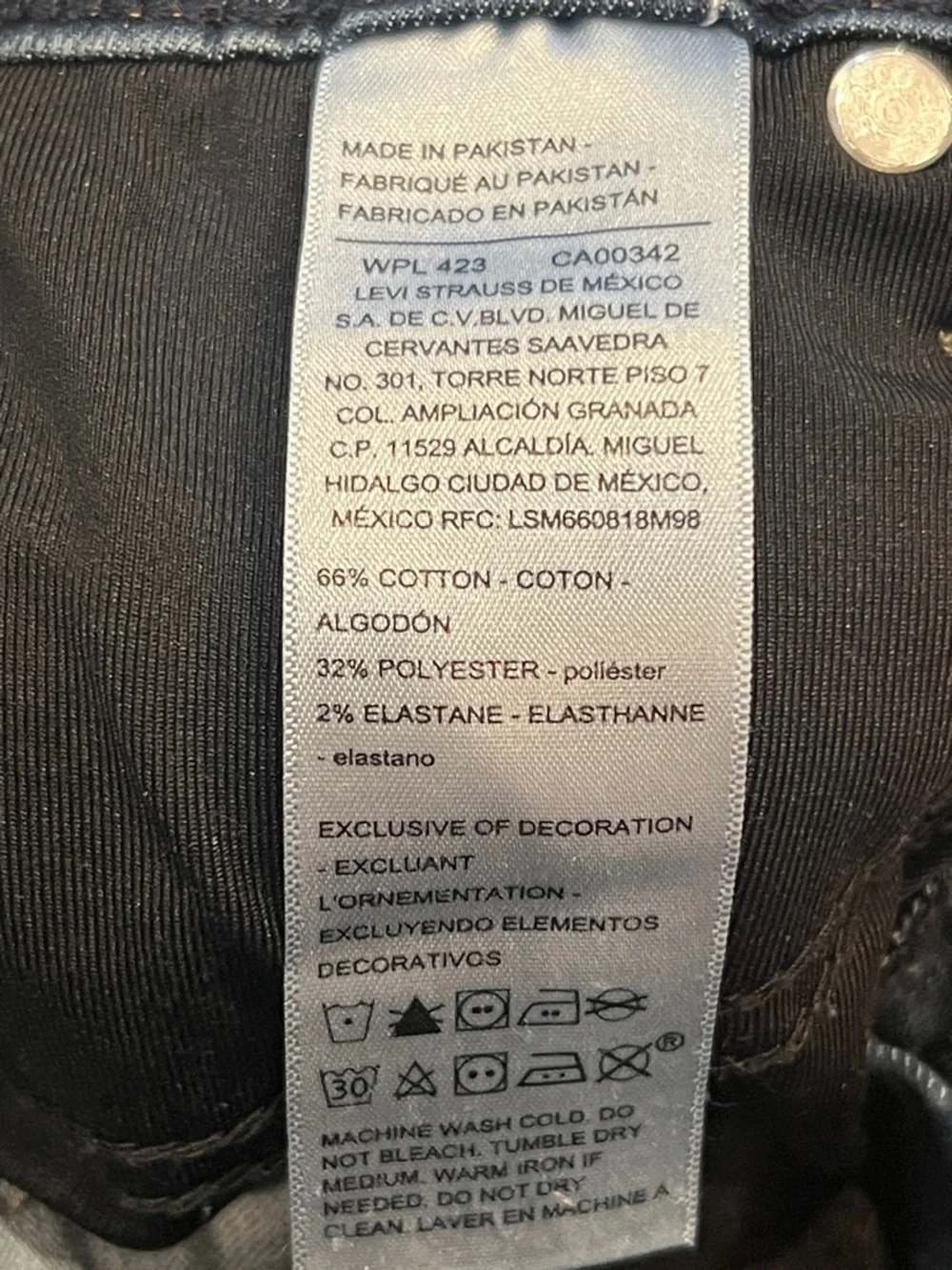 Signature by Levi Strauss Totally Shaping Bootcut Jeans Size 2S - Picture 8 of 12